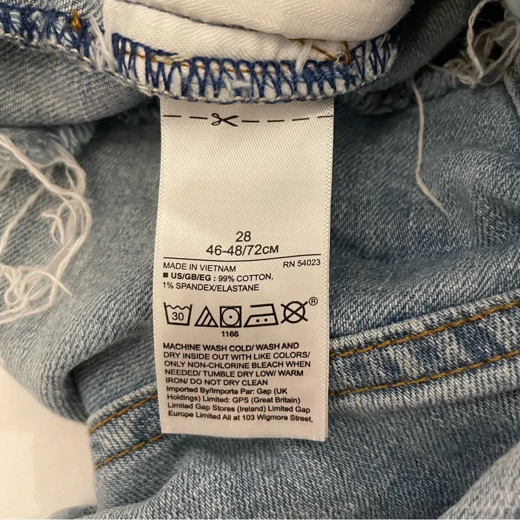 Gap Cotton Denim Distressed Women Shorts Size 28 Light Wash Summer Jean Shorts - Image 6