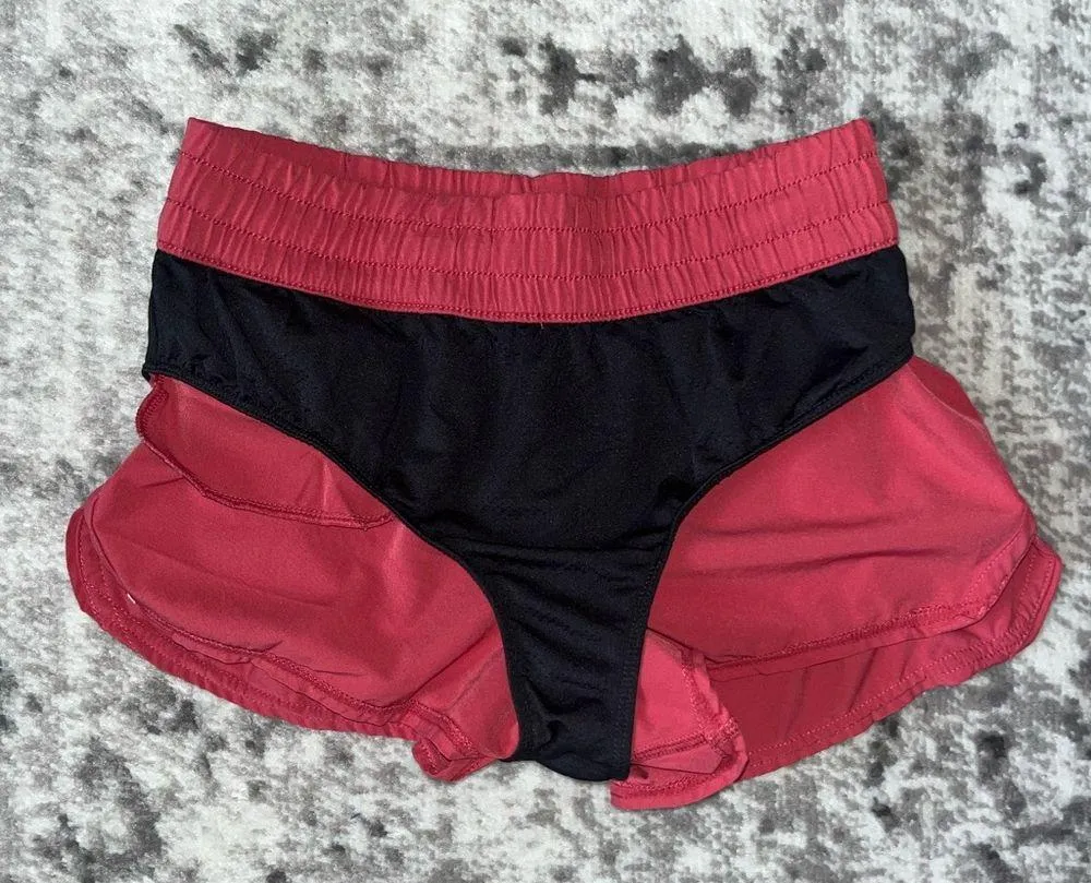 Vuori Clementine Shorts in Sierra Red Coral - Image 5