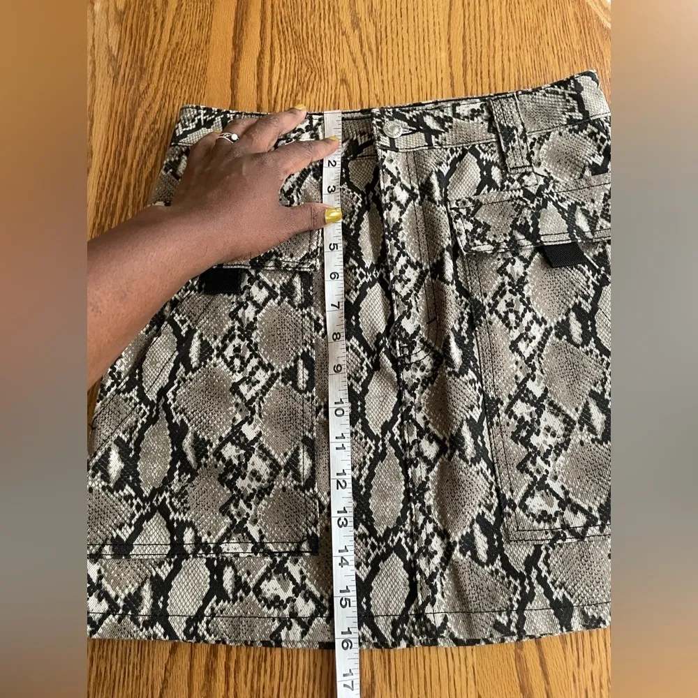 TopShop Women’s Snake python Print Mini Skirt Size 6 Animal Print Fall Fashion - Image 11