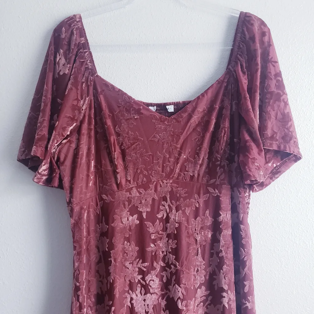 Everley Velvet Maxi Dress Flutter Sleeve New Without Tags - Image 4