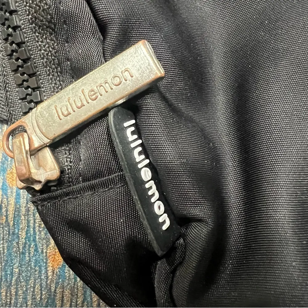 lululemon Everywhere Belt Bag Black OS unisex - Image 11