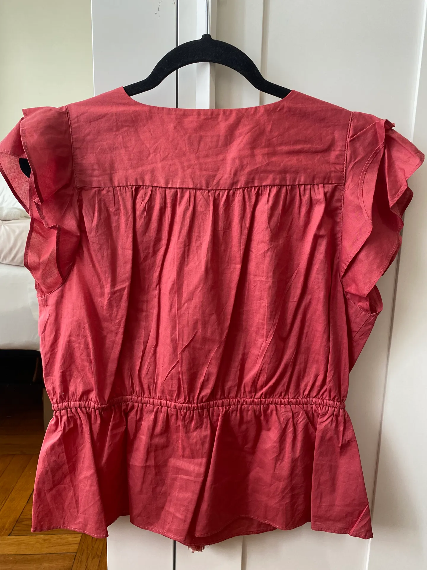 J. Crew Women's Flutter Sleeve V-Neck Coral Top size LP - Image 4