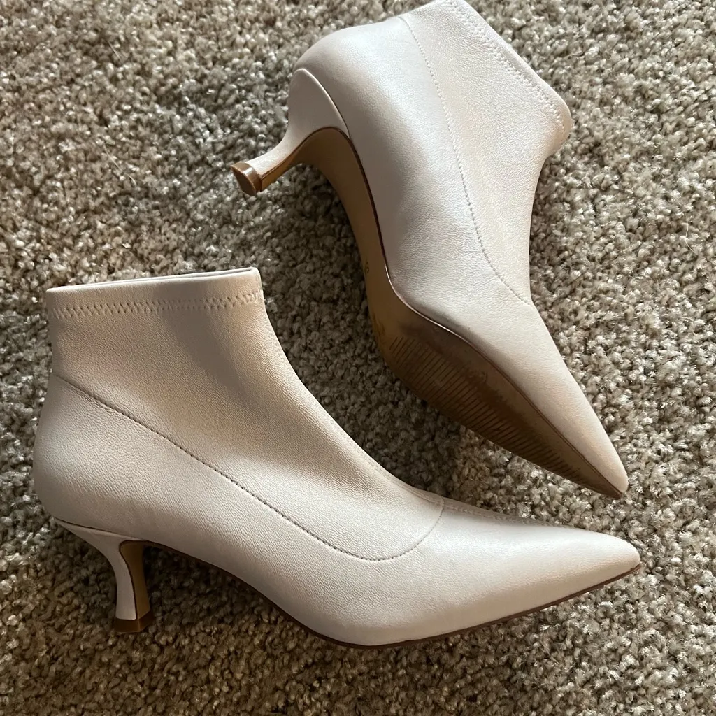Something Navy cream ankle bootie kitten heels 7 stretchy pull on pointy toe - Image 3