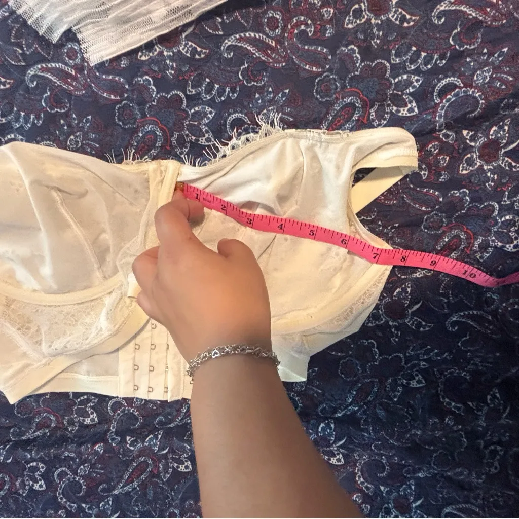 Cosabella women’s White Lace Bralette size M - Image 8