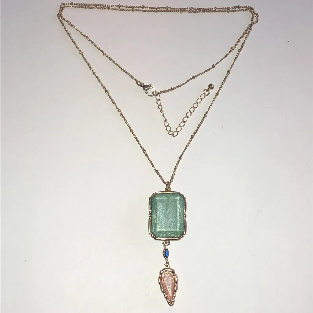 Elegant Gold Tone Green and Peach Shimmer Boho Pendant Necklace - Image 3