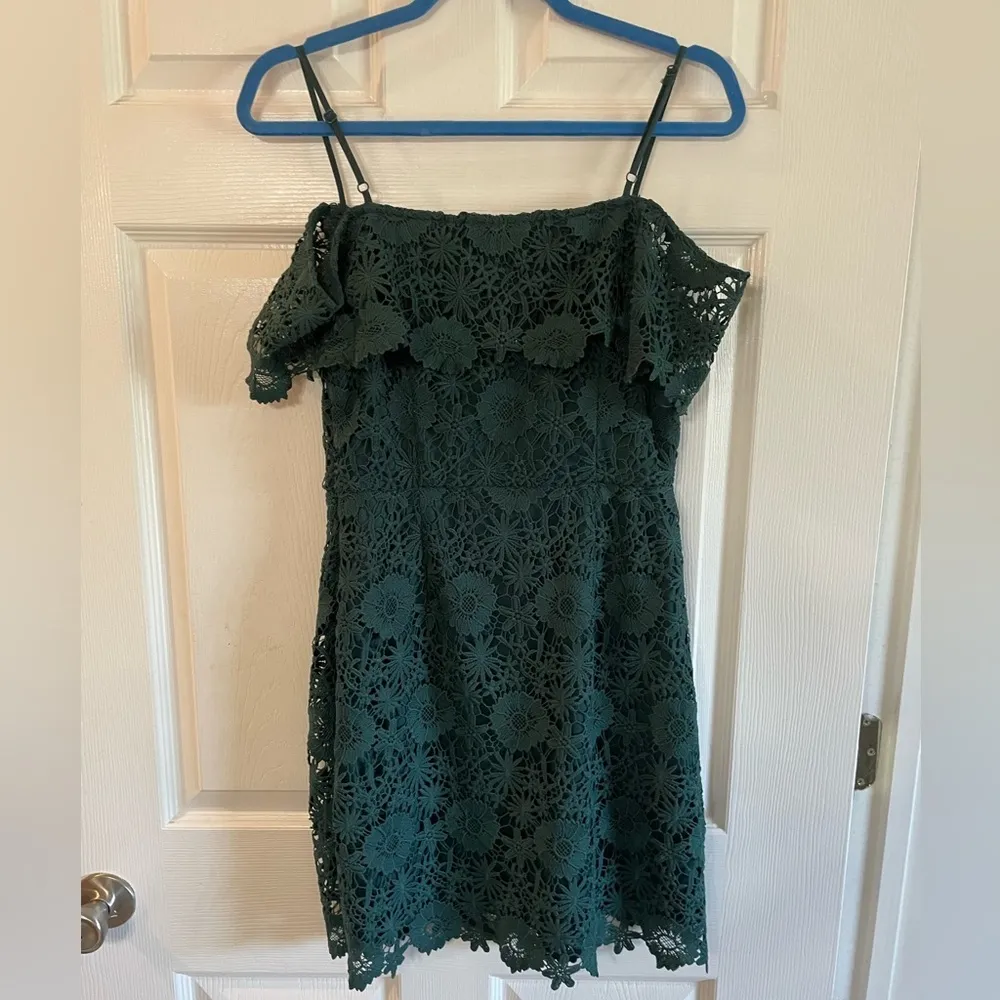 Lulu’s Crochet Cutie Forest Green Crochet Lace Off-the-Shoulder Dress. Size M - Image 12