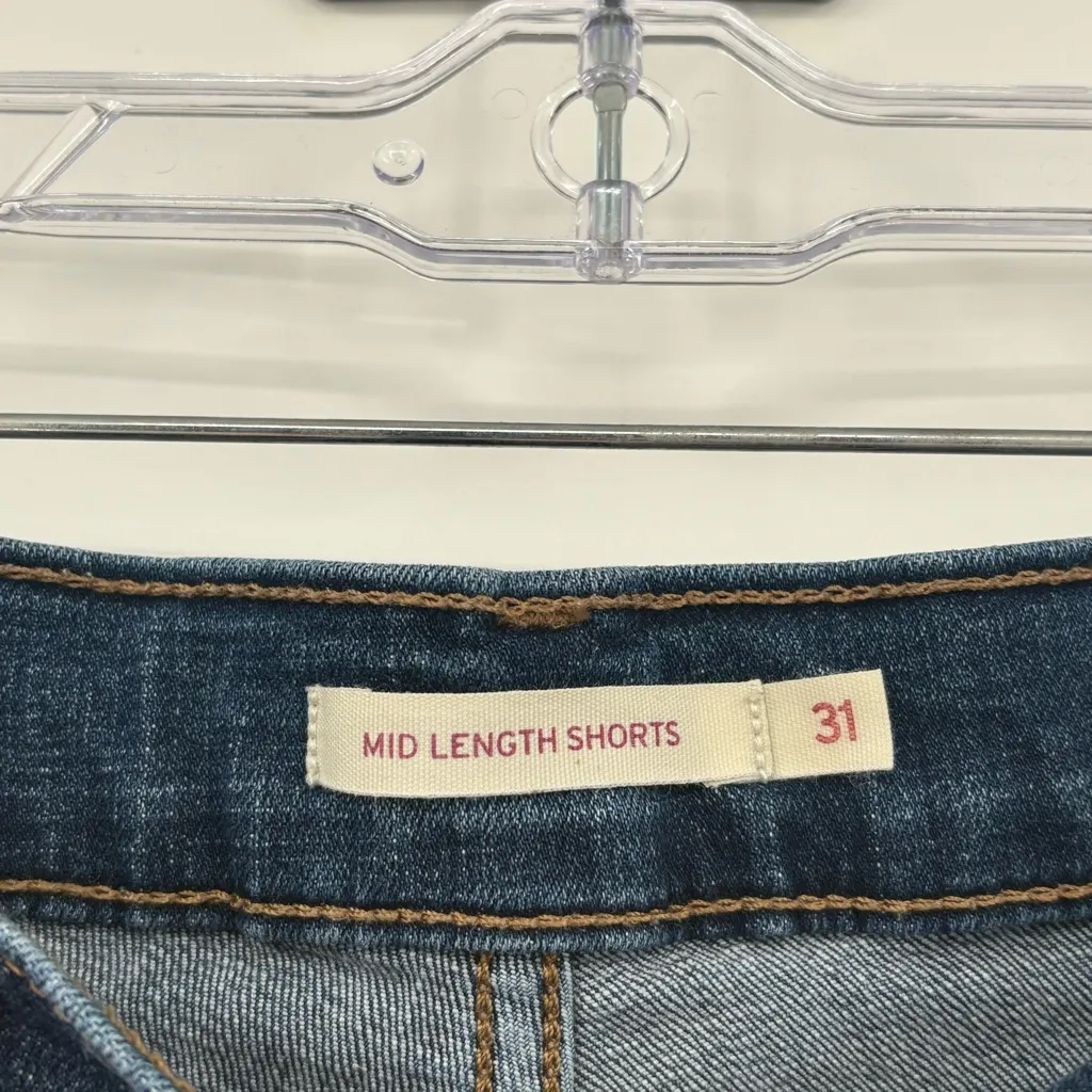 Levi's ‎ mid length jean shorts 31 - Image 3