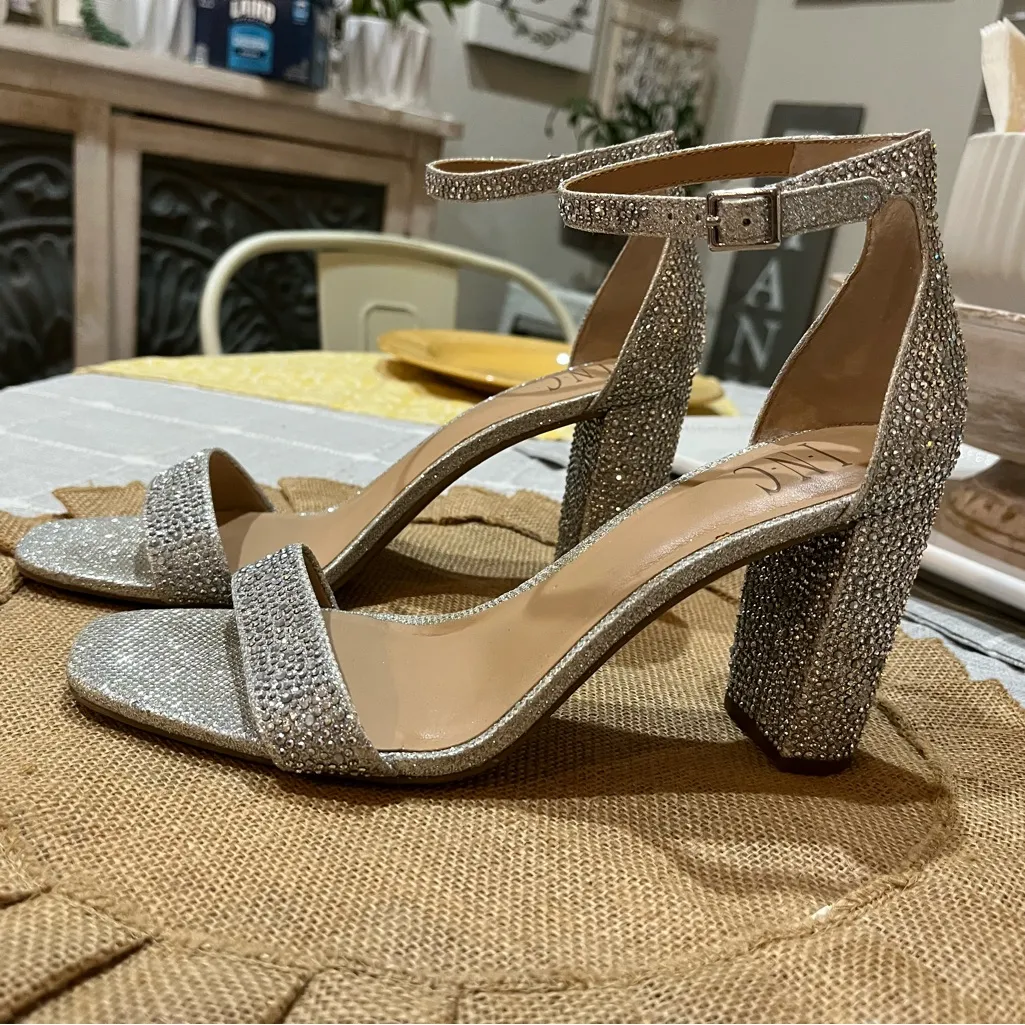 Elegant Silver Rhinestone Women's Heels Sz 8 - Image 4