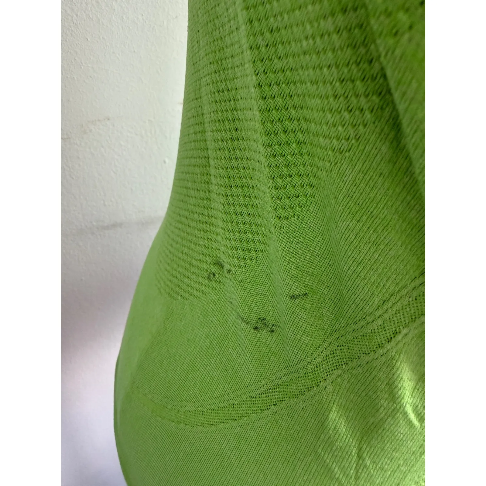 Lululemon swiftly Green Racerback Tank Top Women's Size 6 Seamless Athletic - Image 5