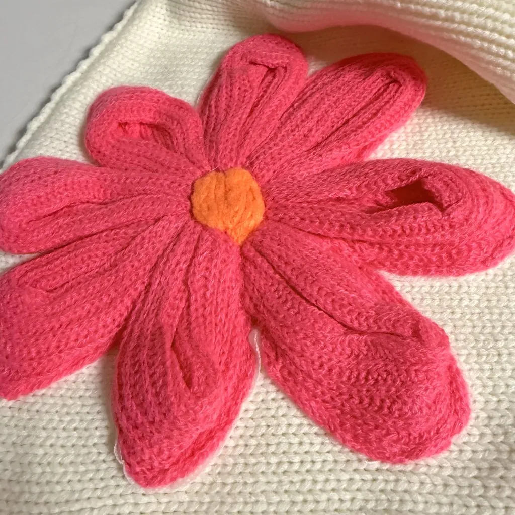 Davi & Dani Sweater - Image 11