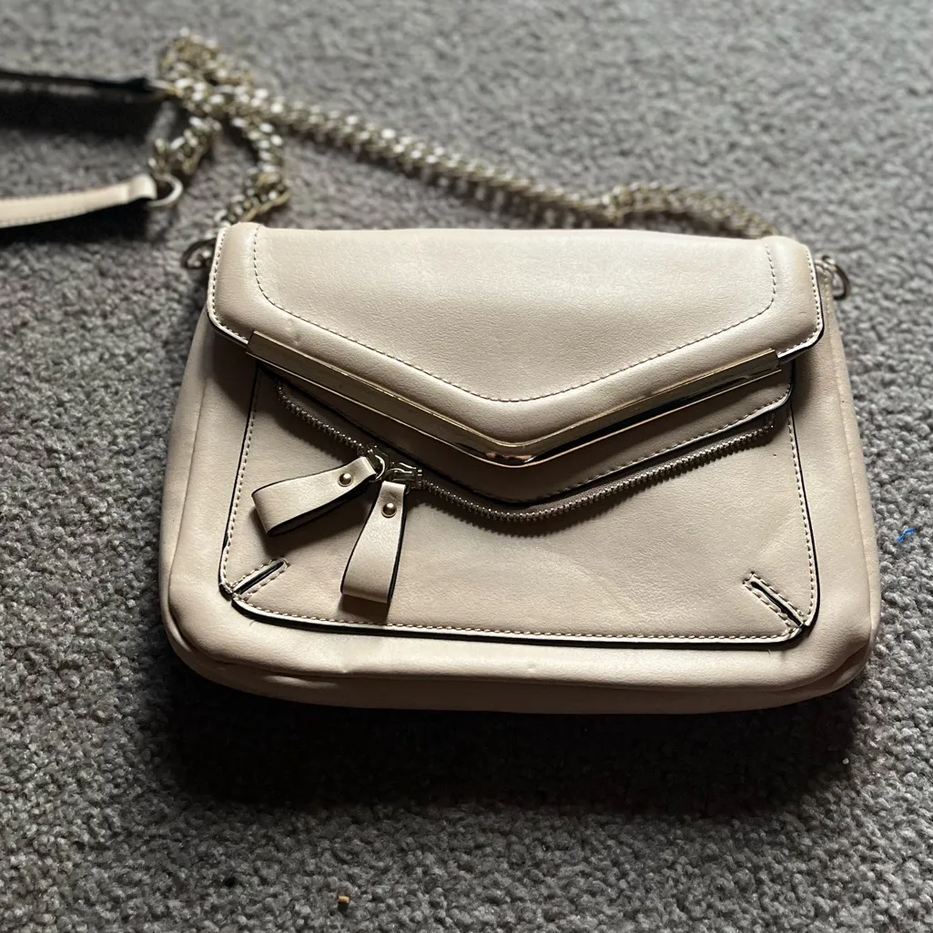 Cream Envelope Crossbody Bag w/ Gold Chain Strap – Neutral Everyday Purse - Image 10