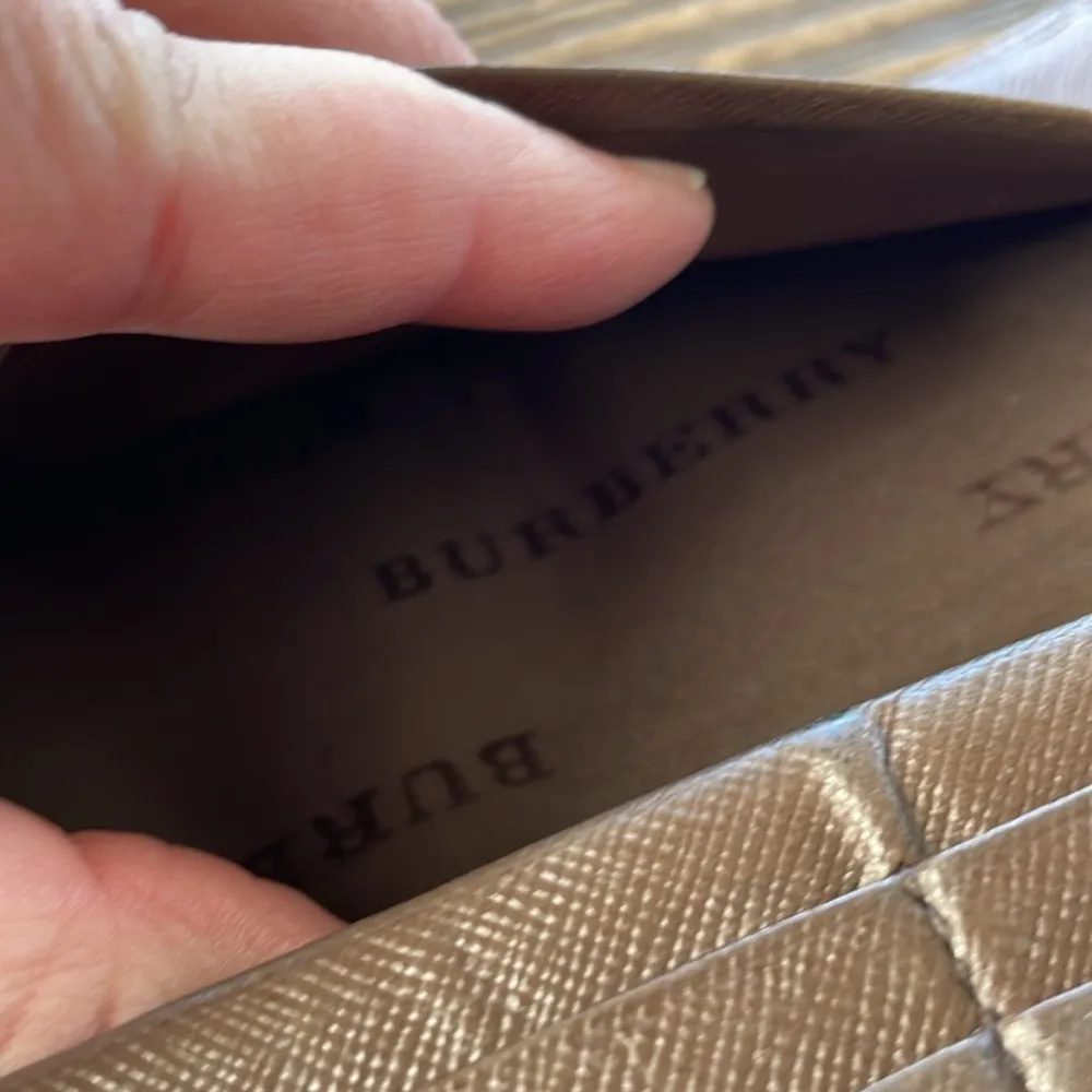 Burberry House Check Continental Wallet - Image 13