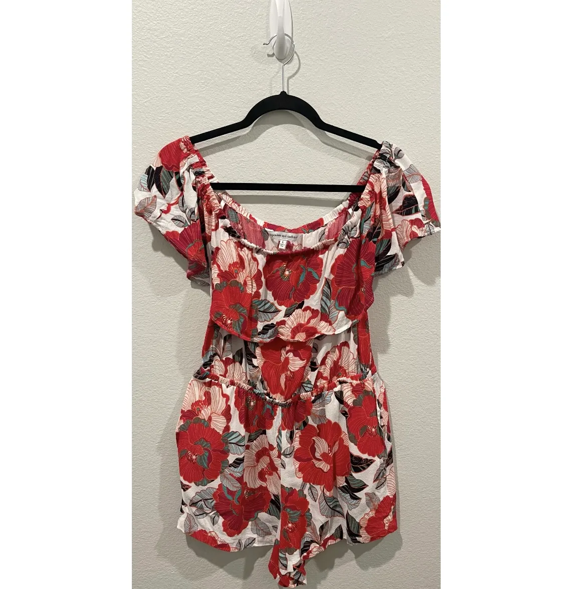 Cupcakes and Cashmere  Cadrian Romper  - Image 3