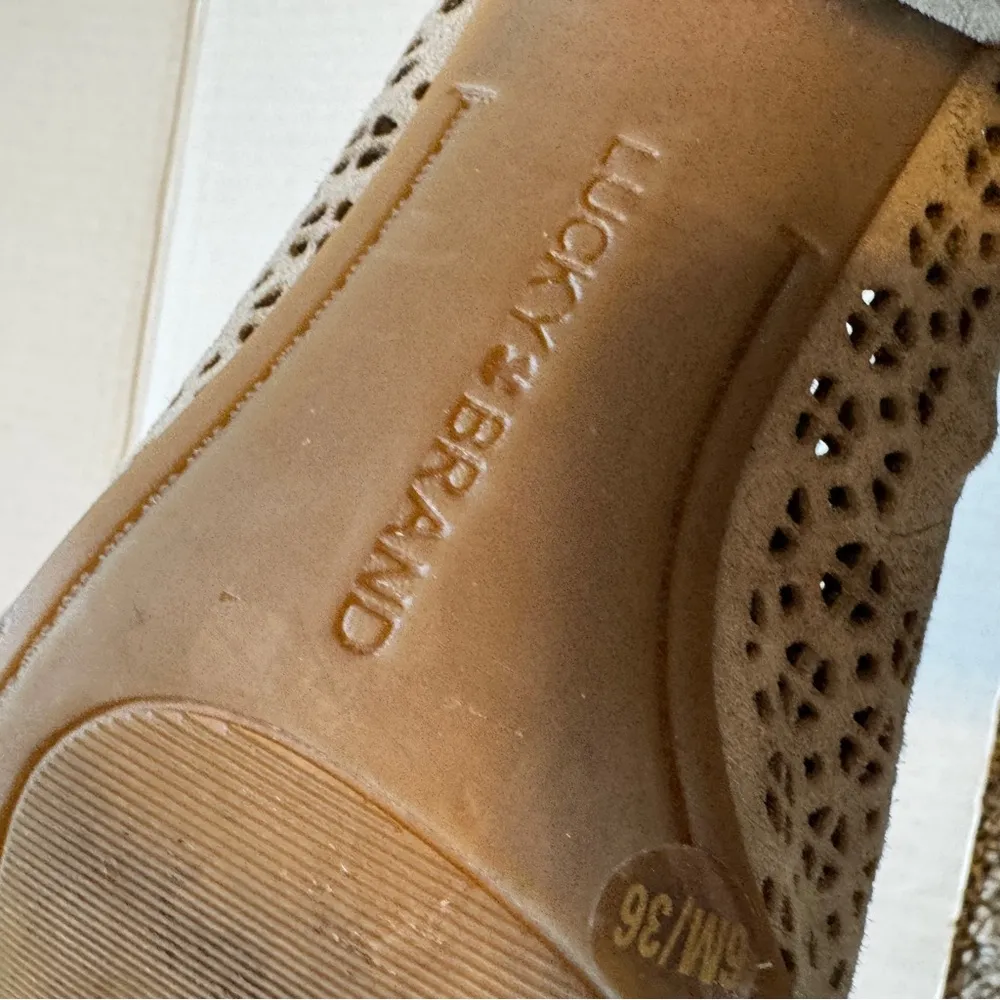 Lucky Brand Grey Leather Lazer Cut Peep Toe Heeled Sandals Womens 6 Casual Mule - Image 5