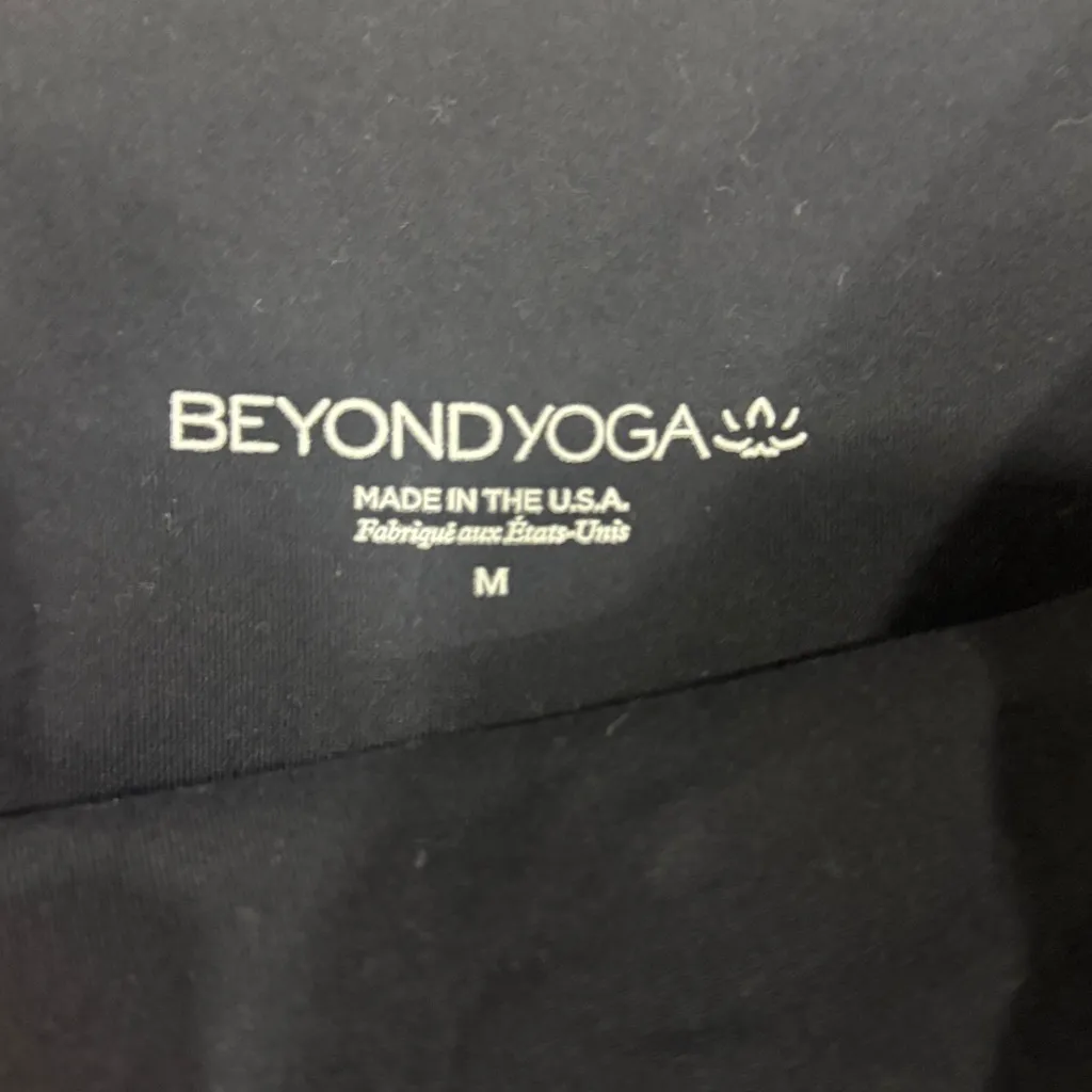 Beyond Yoga Dark Gray Leggings High Rise Capri Medium - Image 3
