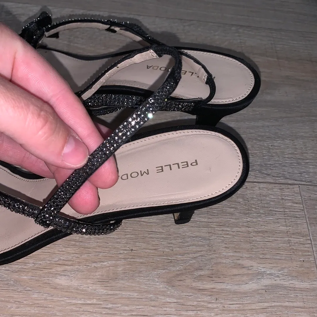 Pelle Moda Black Sequined Strappy Heels Sandals Bow Wedding Formal Size 9 - Image 4