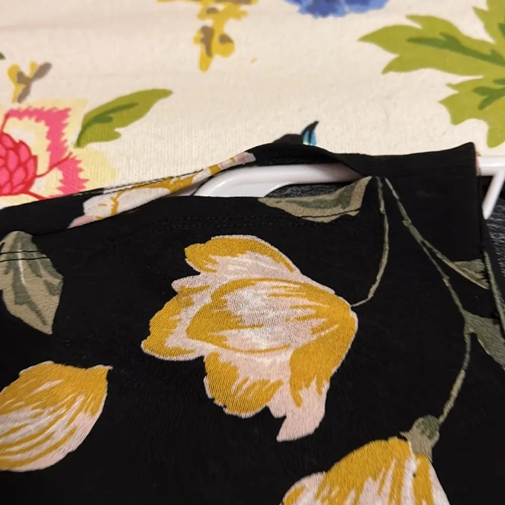 Ladies cold shoulder blouse Sz M by A.U.W - Image 8