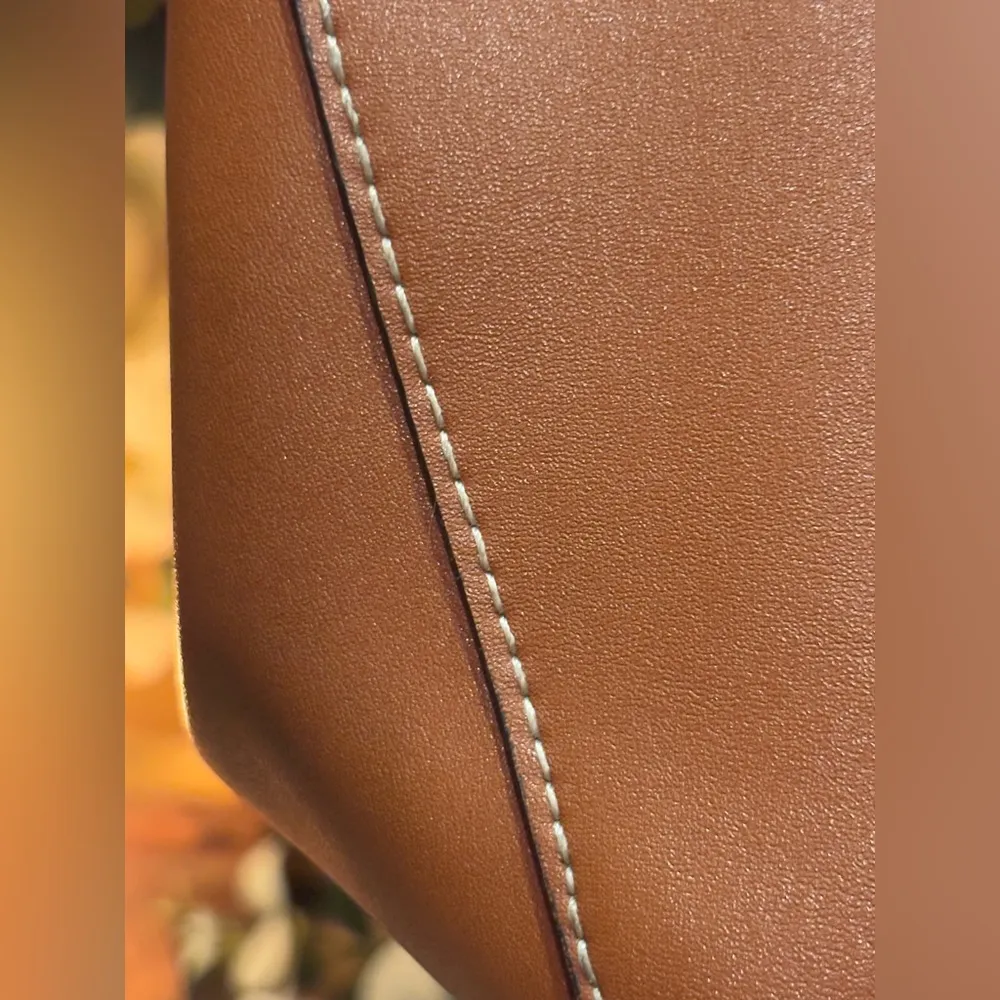 London Fog Brown 4 Compartment Handbag - Image 3