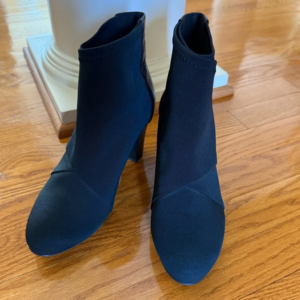 Eileen Fisher Women’s Nylon and Leather Black Heeled Ankle Boots Size 7.5 - Image 2