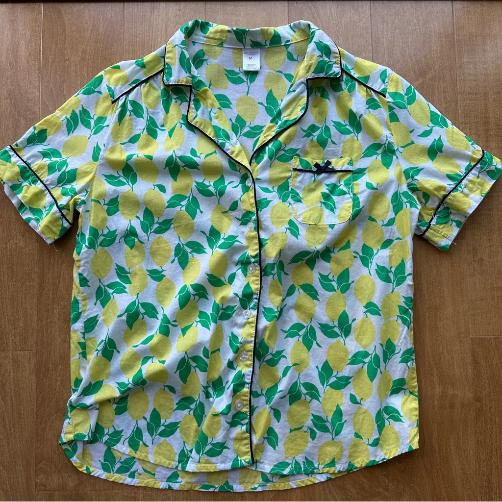 Liz Claiborne Sleepwear Lemon Print Pajama Set, Shirt and Short Set, Size Medium - Image 3