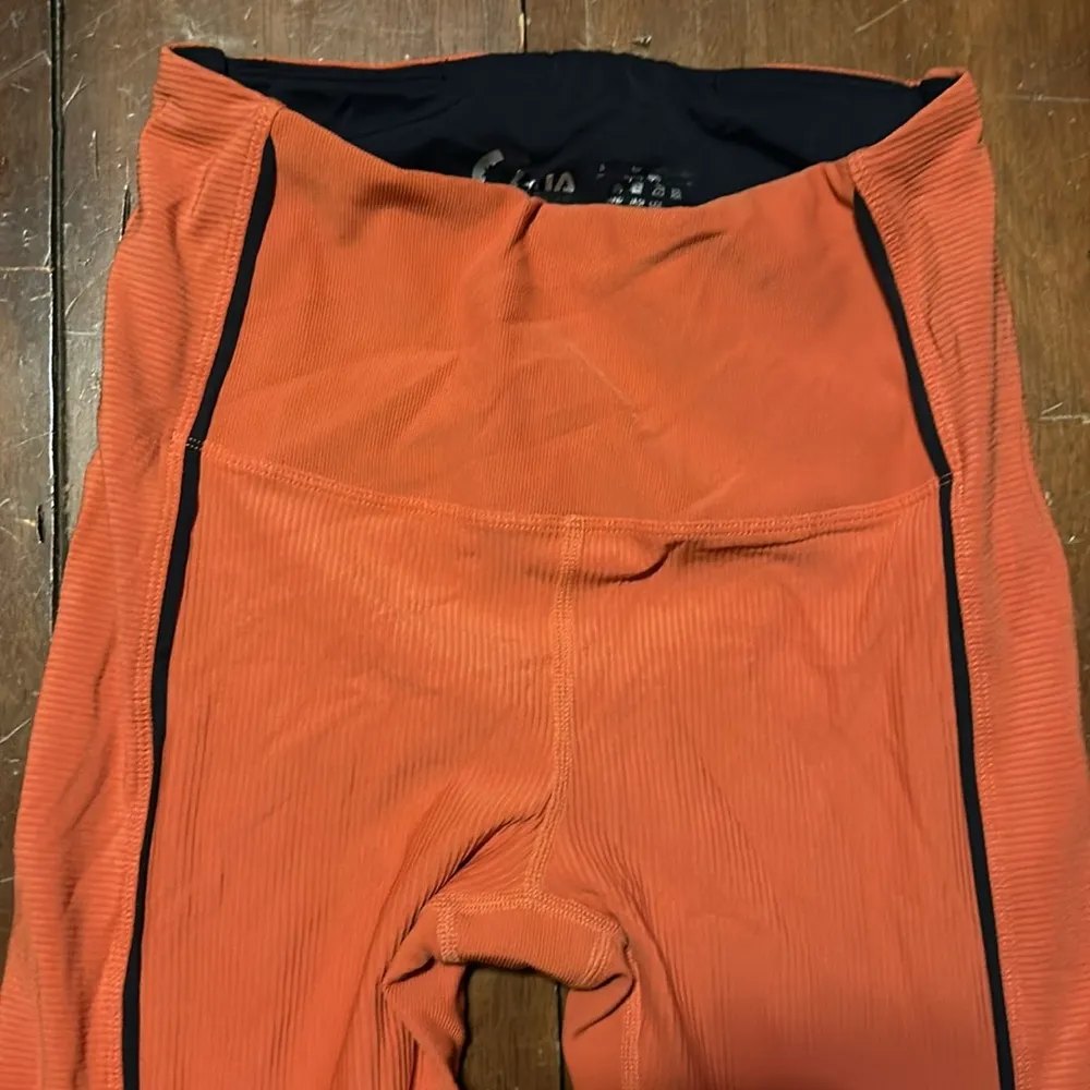 Zyia salmon colored legging - Image 2