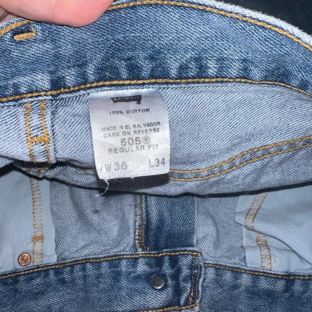 Vintage Levi 505 Denim Cutoff Shorts Hand Cut Distressed Jean size 36 - Image 4