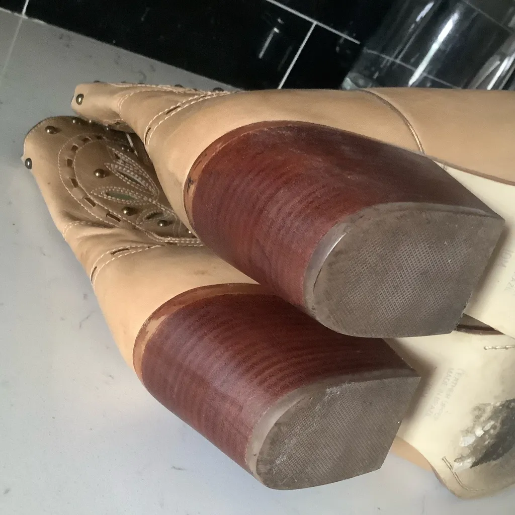 Women’s western cowboy boots embroidered leather with studs Sz 10 made in Italy Yellow - Image 11