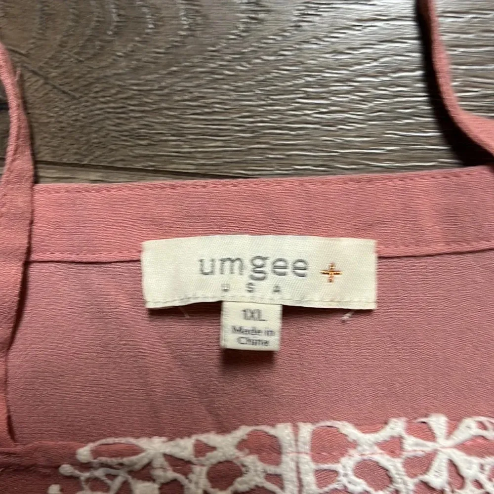 Umgee shirt. Has cold shoulder sleeves. - Image 2