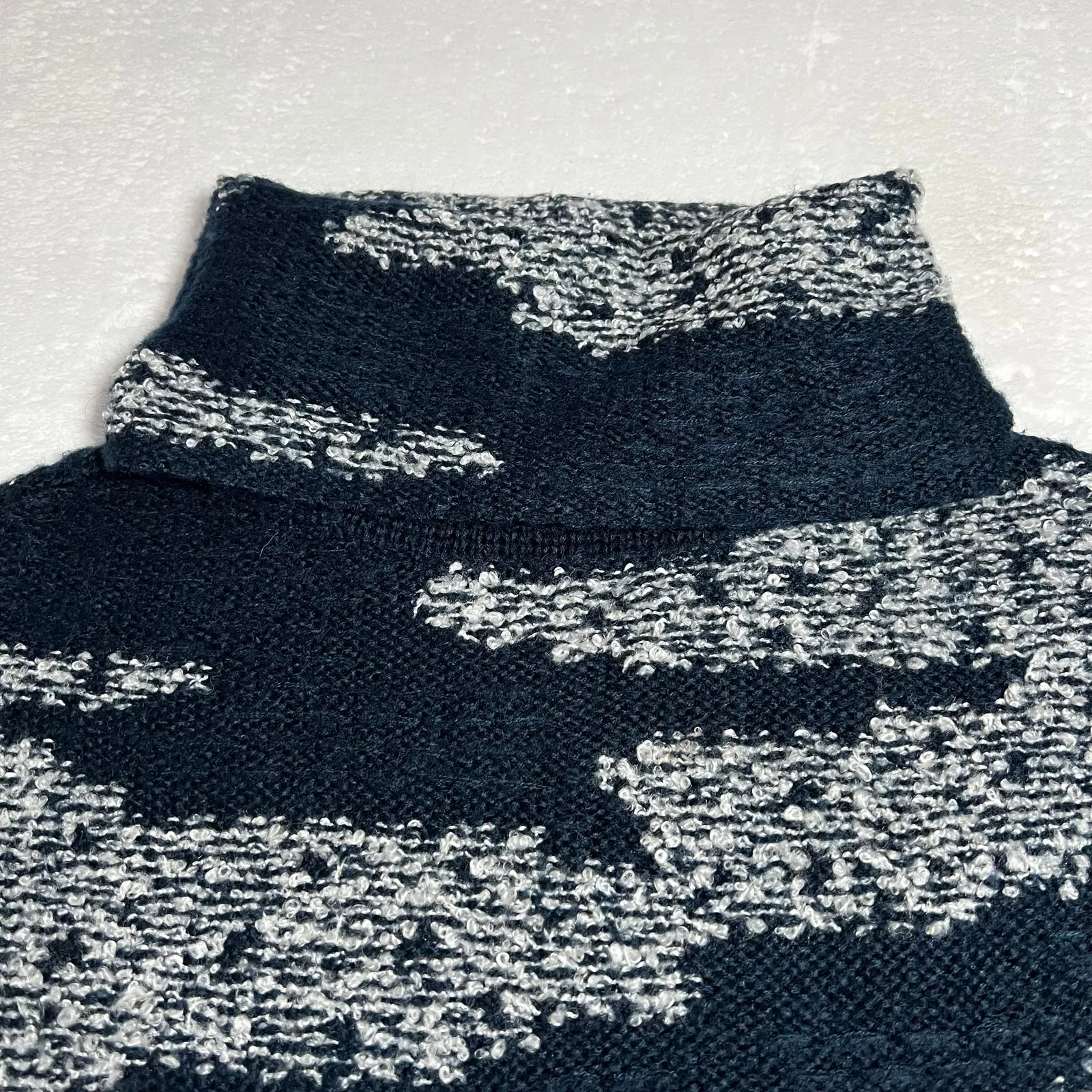 Romeo & Juliet Couture Turtleneck Knit Tunic Sweater w/ Fringe Trim Size Small - Image 3