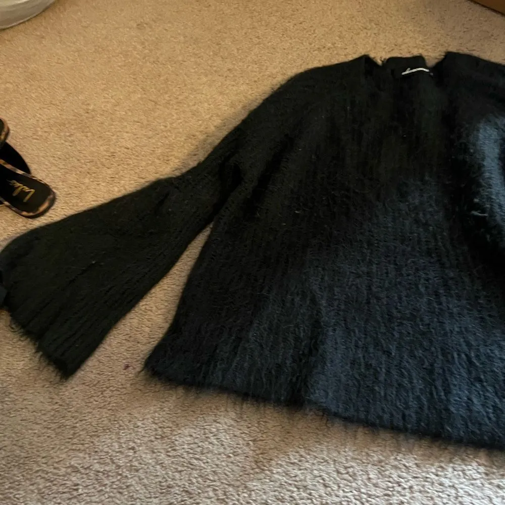 Olivaceous small fuzzy sweater - Image 4