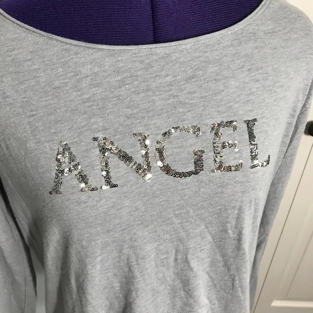 Victoria’s Secret Gray Silver Sequin Angel Long Sleeve T-Shirt Top Size Small - Image 3