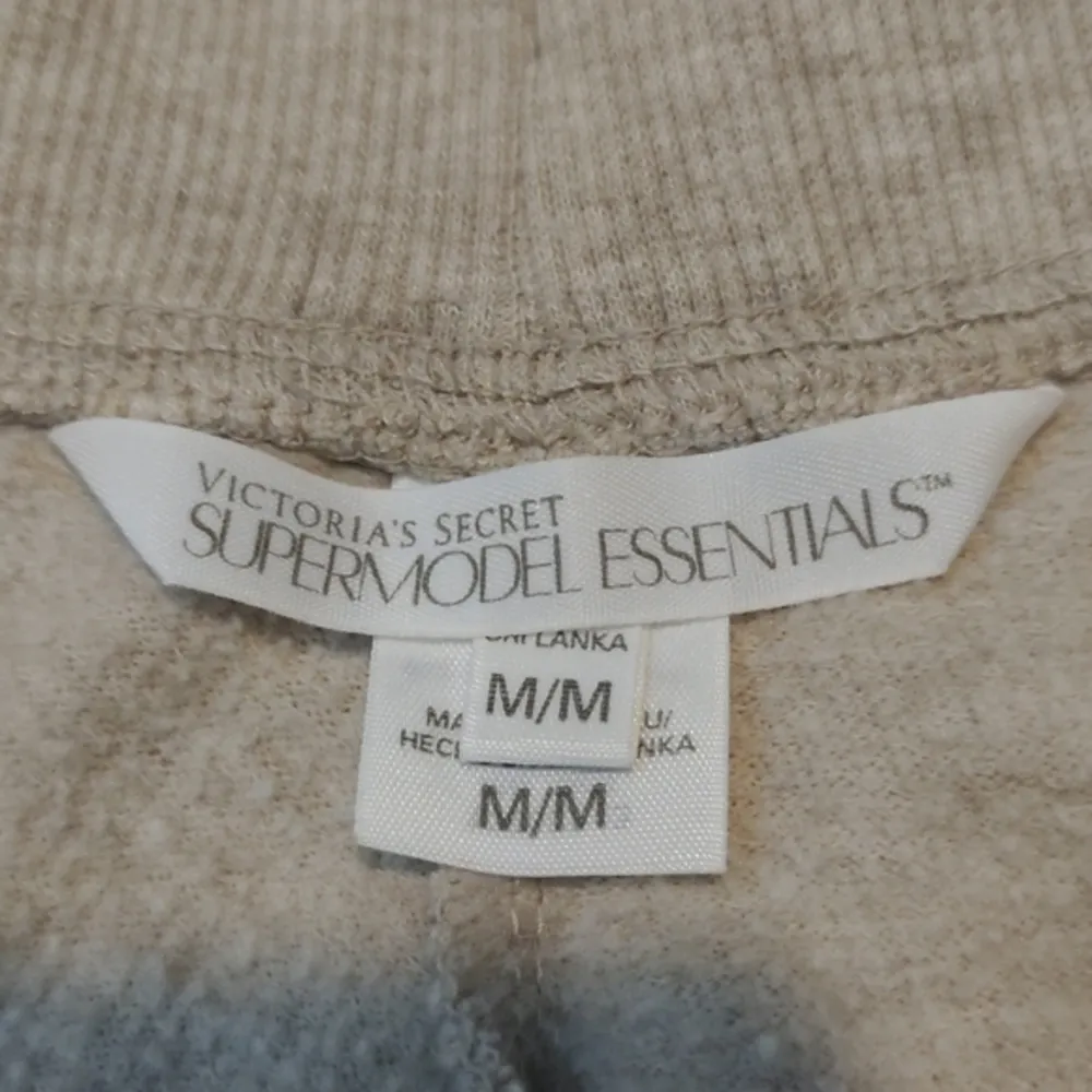 Supermodel Essentials Tan Angel Wings Shorts Size Medium EUC #4704 - Image 5