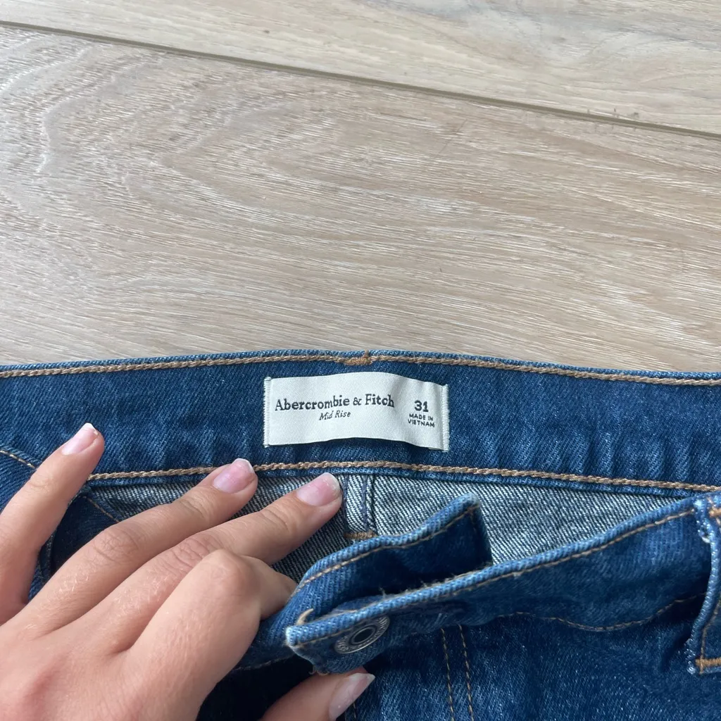 Abercombie Mini Skirt Mid Rise - Image 4