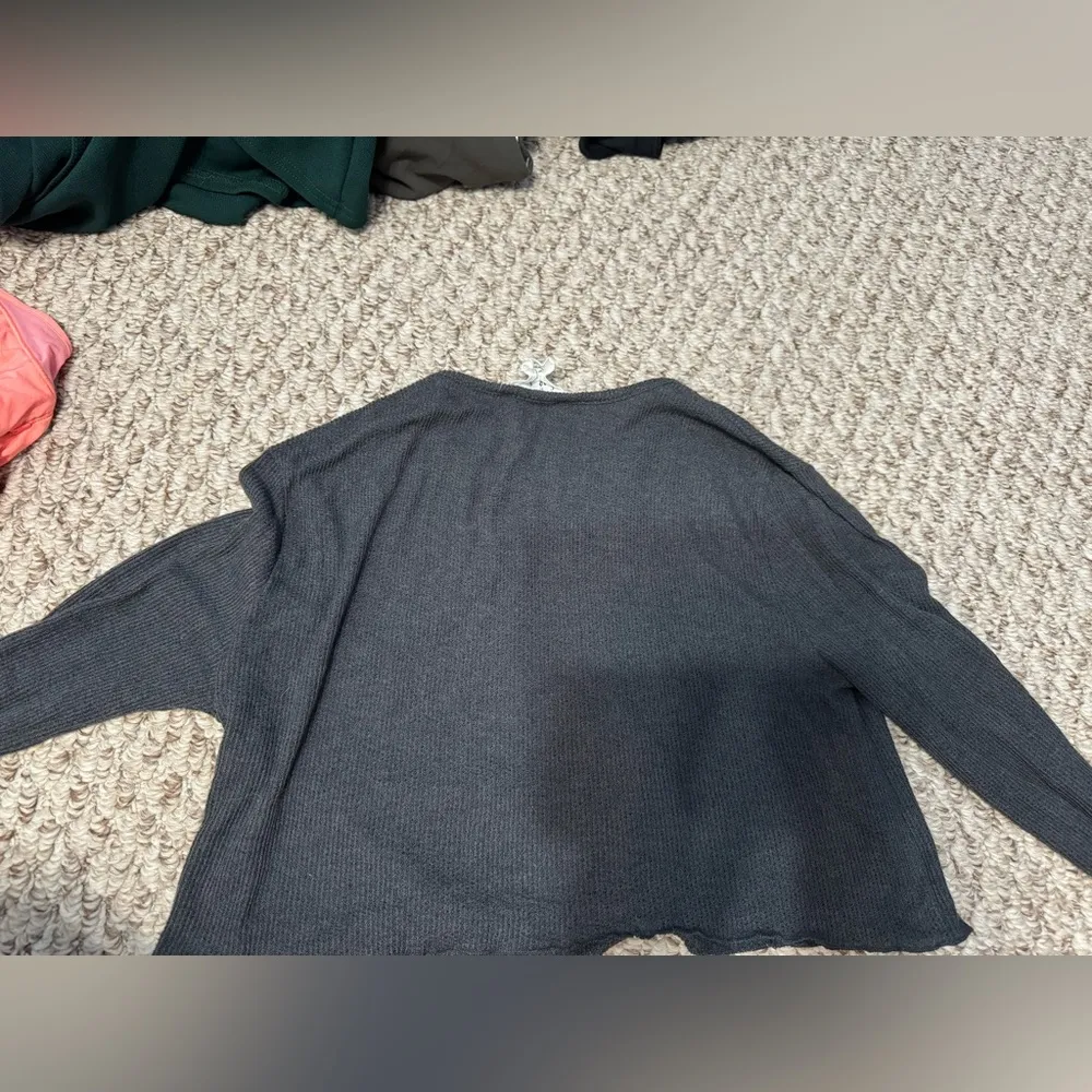 Sadie & sage gray lo my sleeve crop top L - Image 4