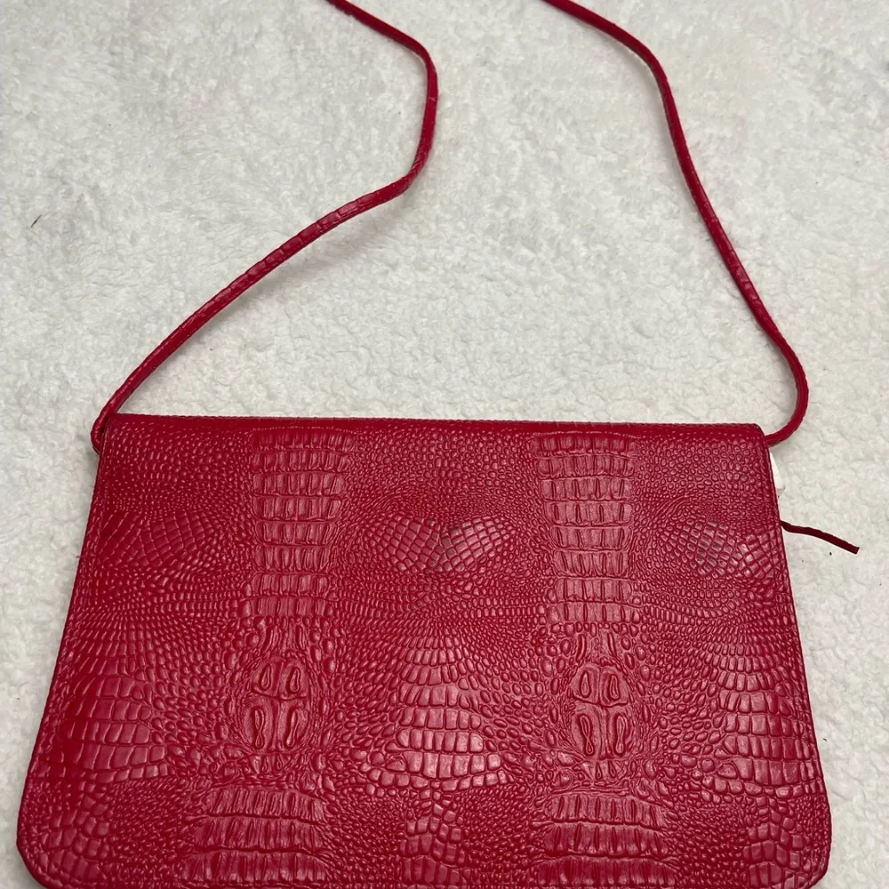 Faux Red Patent Alligator Purse 80s Shiny Red Faux - Image 5