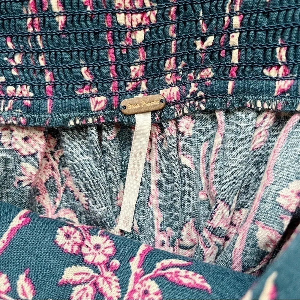 Free People • Pacific‎ Ocean High Waisted Shorts in Navy & Pink Florals, Size XS - Image 4