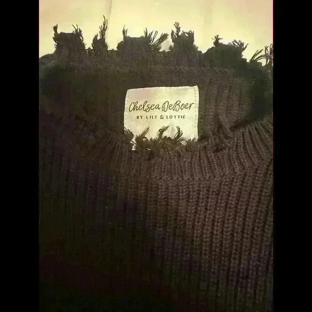 Chelsea Doboer From Teen Mom By Lily And Lottie Black Distressed Sweater Size L - Image 4
