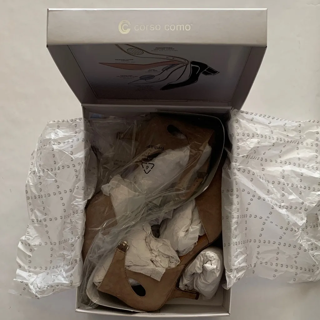 Corso Como Tan Ankle Strap Heels - Image 13