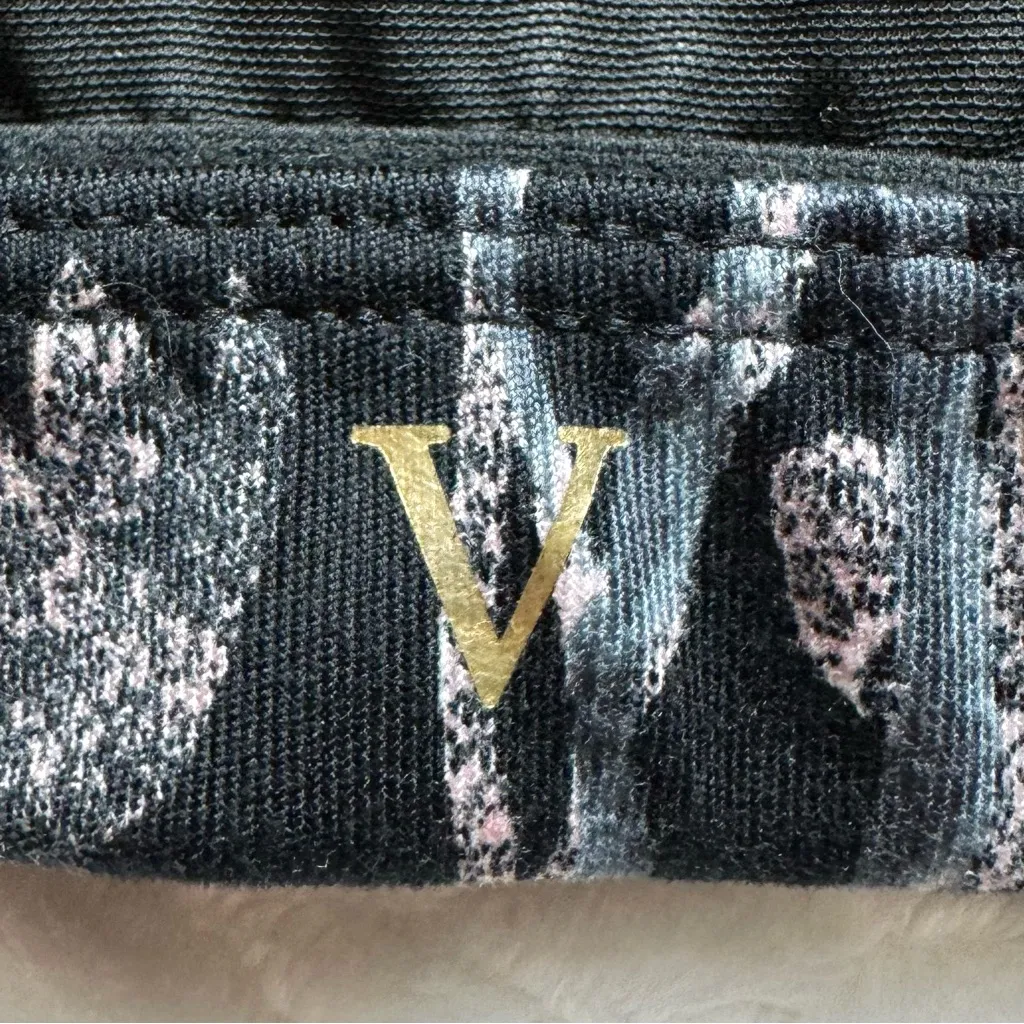 Victoria’s Secret Incredible Essential Strappy Back Sports Bra M Dark Floral - Image 7