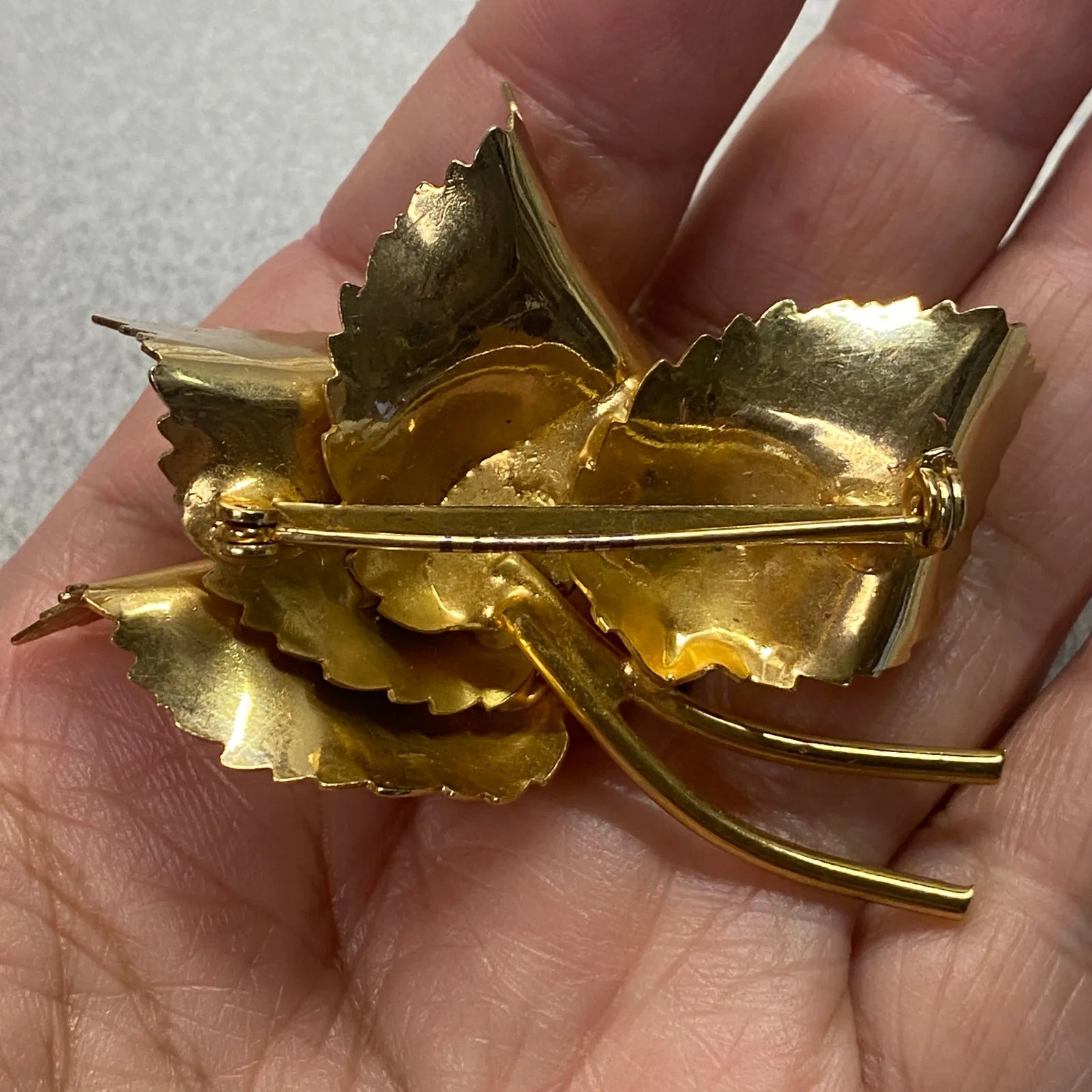 Vintage Gold Tone Textured Multi Leaf Brooch Pin Nature Old Money Grandmacore - Image 2