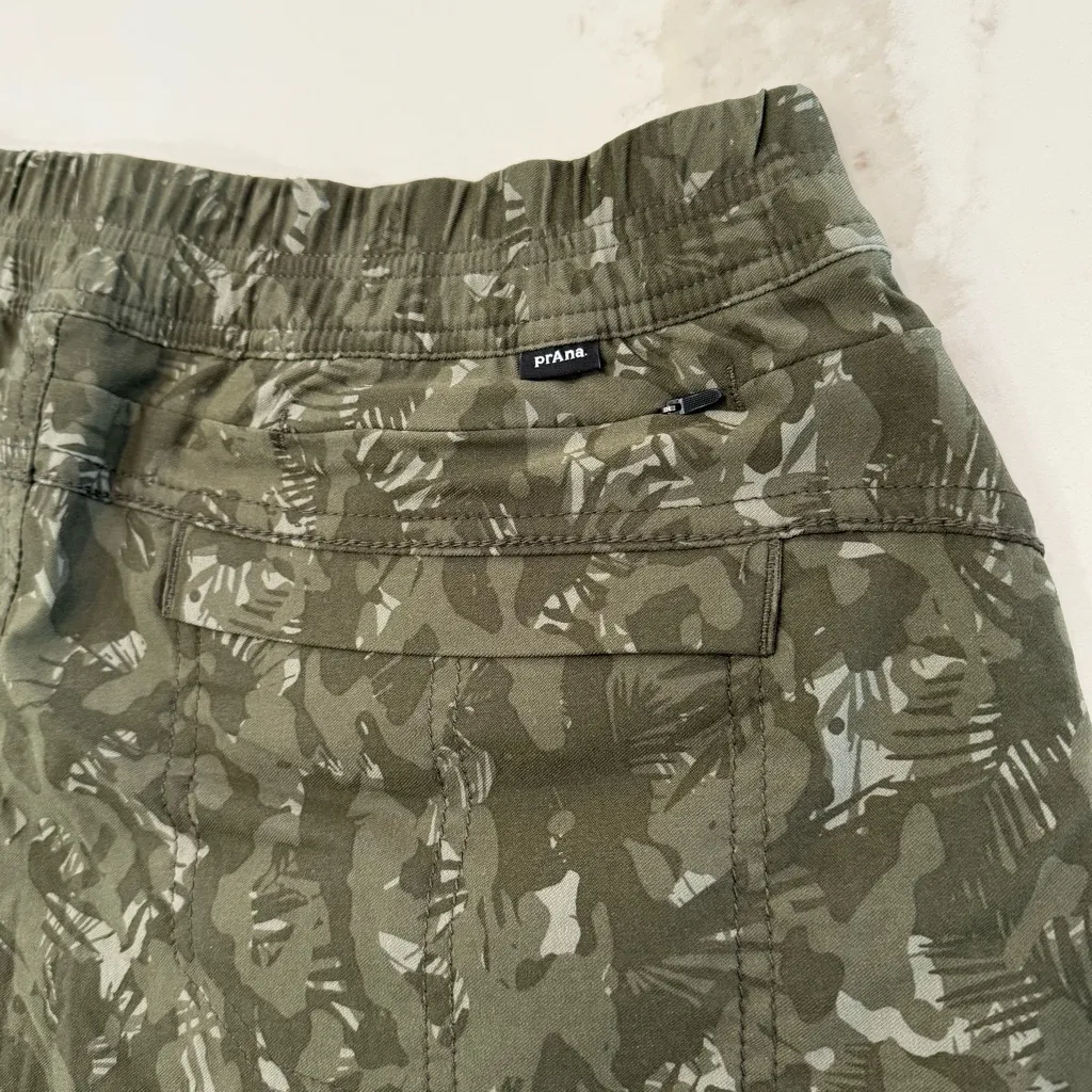 Prana NWT Halle E-Waist Short II 5” Inseam Women’s 12 Dark Green Camo Pockets - Image 8