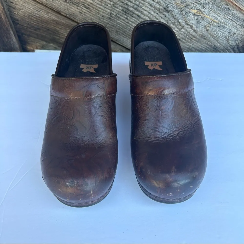 Dansko XP Brown Slip On Shoes Floral Tooled Leather Womens Size EU 39 US 8.5-9 - Image 2