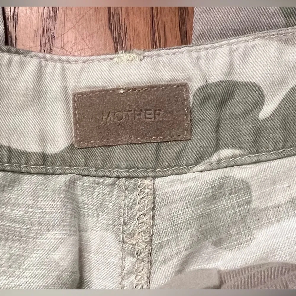 MOTHER The Shaker Chop Crop Fray Pants in Desert Camo Print Racer Stripe Size 25 Green - Image 8