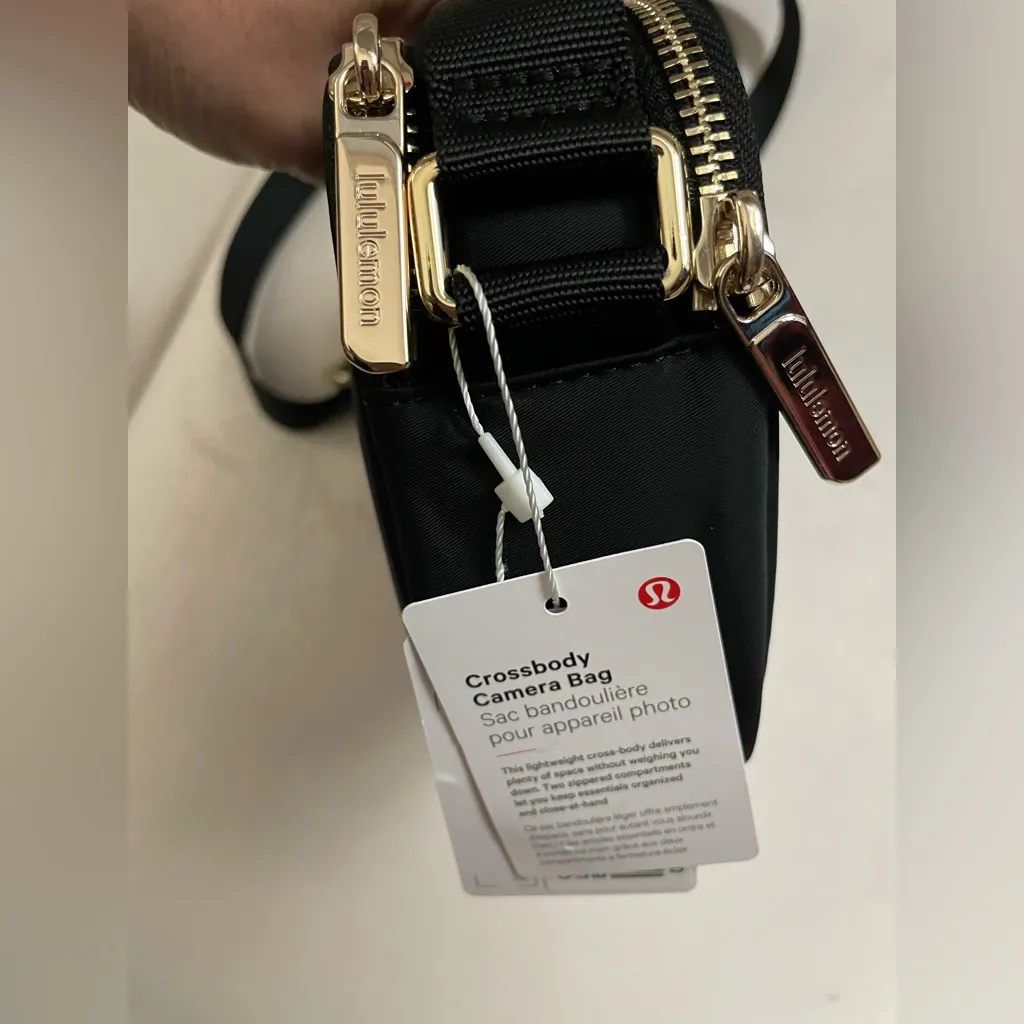 Lululemon NWT Crossbody Camera Bag Black Gold, Adjustable Strap - Image 11
