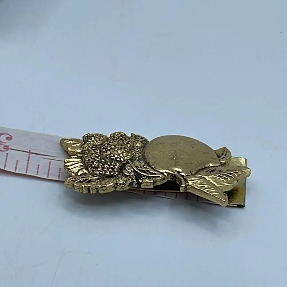Vintage brass fruit brooch 1995 BG. Gold - Image 5