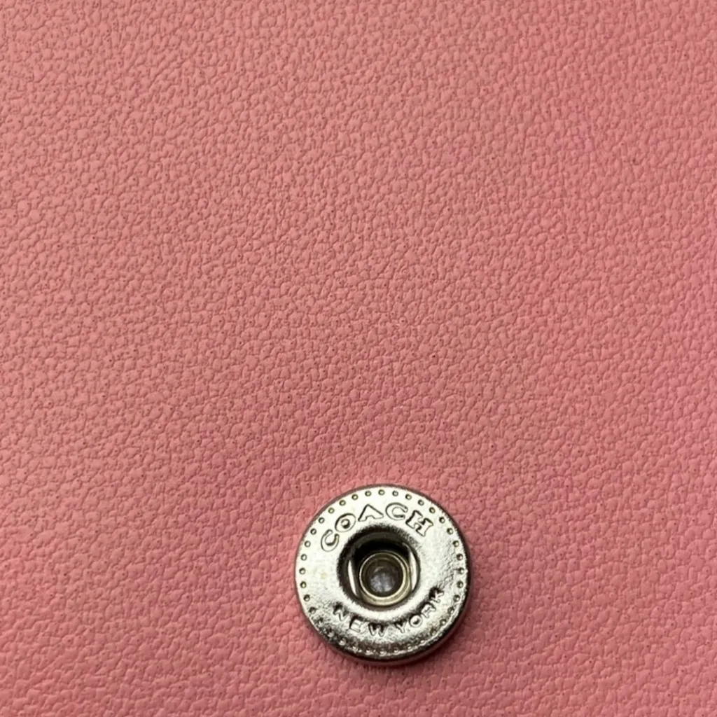 Coach NWT Pink & Daisy Print Cardholder - Image 3