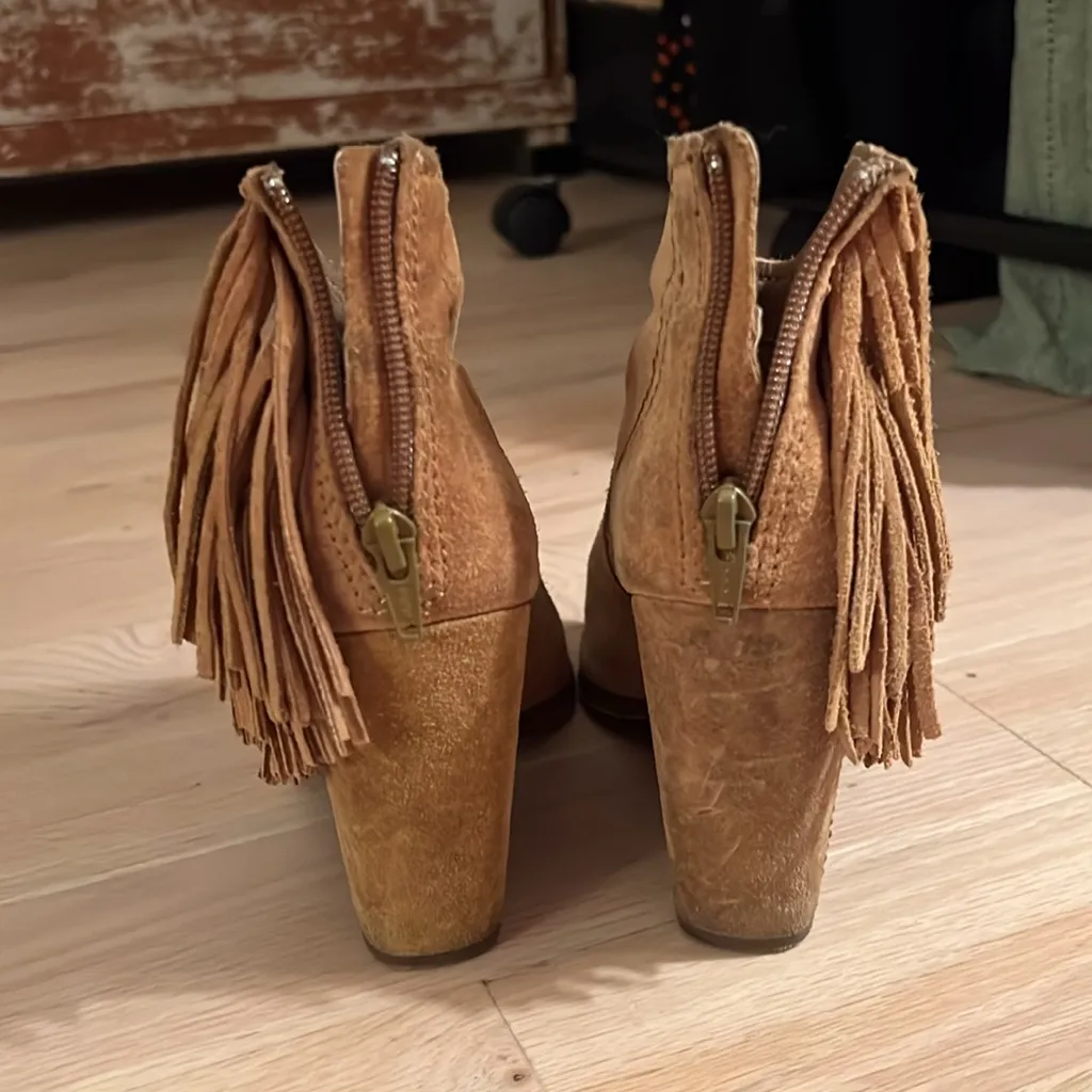 Gianni Bini suede mule booties.  Size 8.5 - Image 4