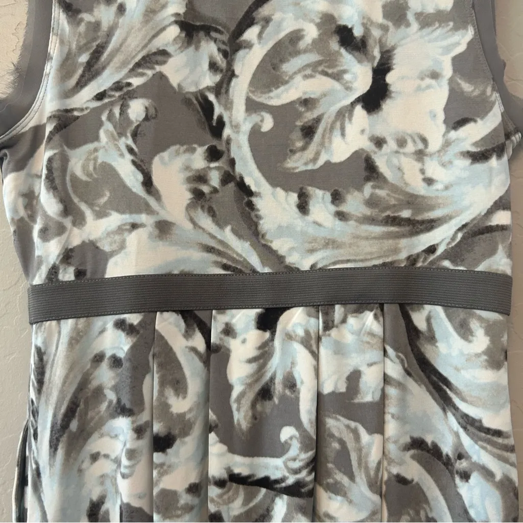 ⭐️Simply Vera Vera Wang gray and light blue floral sleeveless dress size small - Image 15
