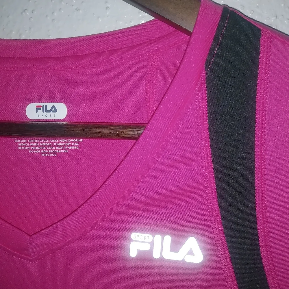 Fila Performance M Long Sleeved Design Running Top in Hot Pink and Lime - Image 9