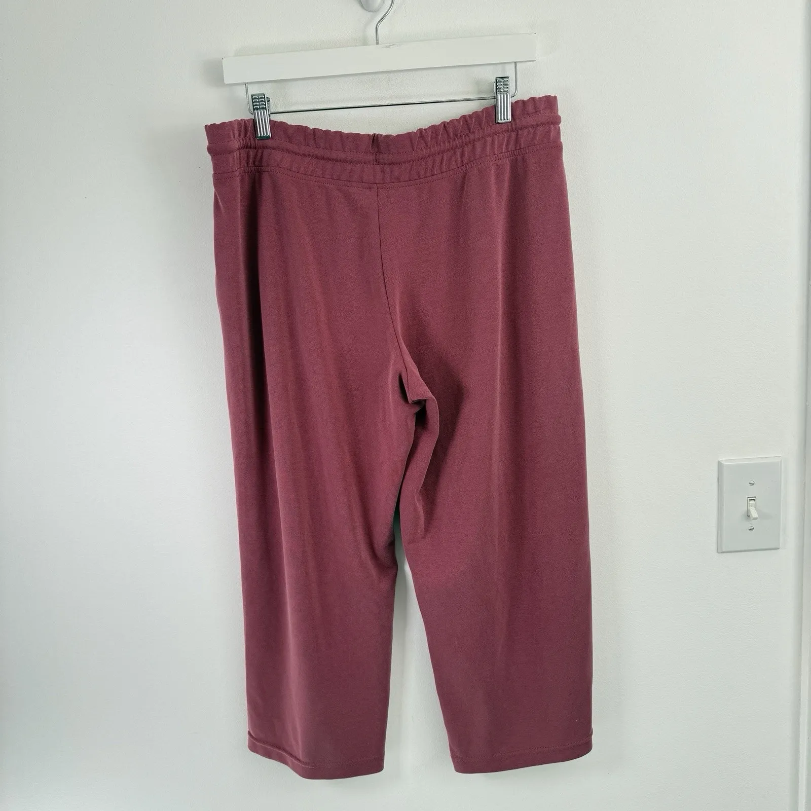 Athleta Seasoft Mid Rise Straight Crop Pants Lounge Travel Berry Rose Womens LP - Image 4